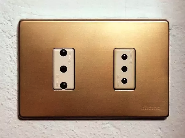 Italy Plug Type